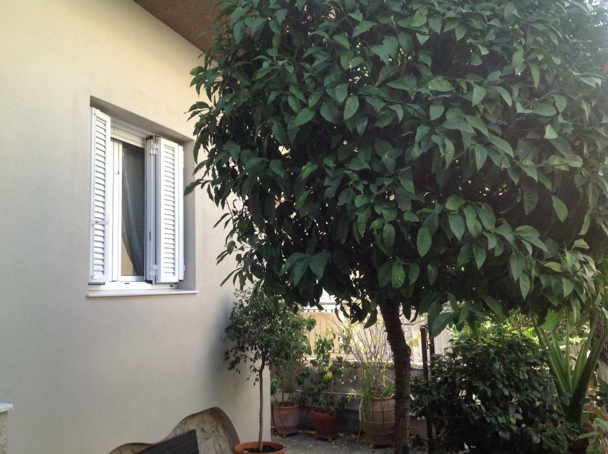 The 25Sqm Sunny, Modern And Comfortable Athens Exterior photo
